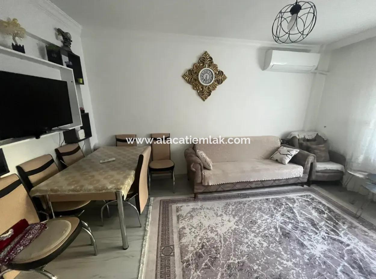 Çeşme Merkezde Satılık 2+1 Zemin Kat Daire