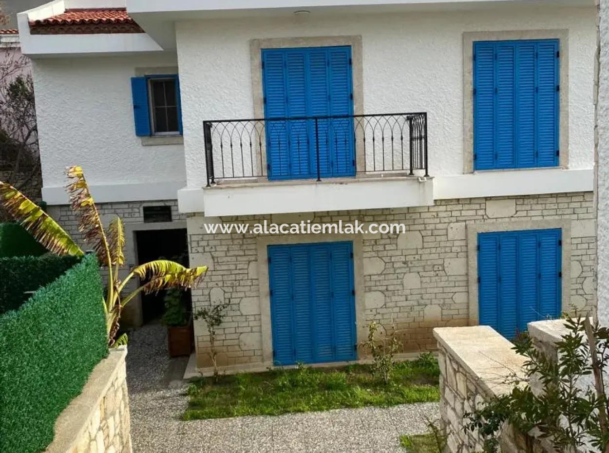 Çeşme Merkezde Sezonluk Kiralık 1+1 Lüx Eşyalı Daire