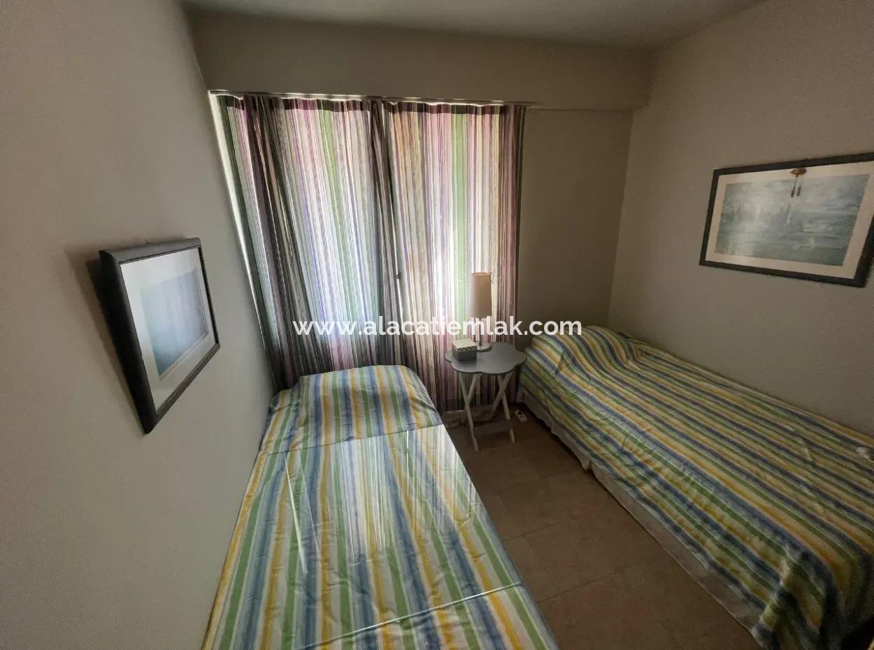 Çeşme Boyalık'ta Denize Sıfır Sezonluk Kiralık Zemin Kat Daire