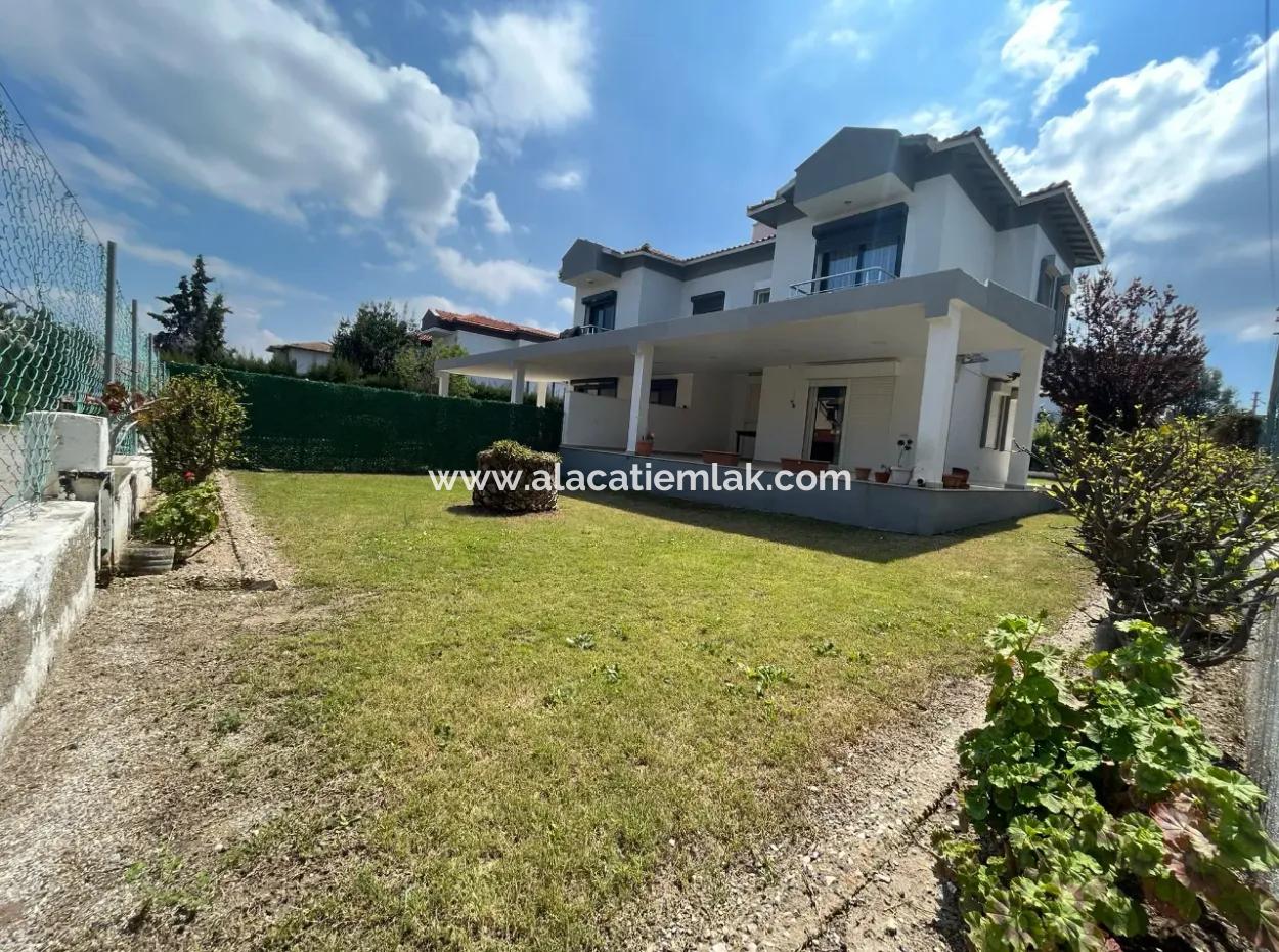 Çeşme Boyalıkta Denize Yürüme Mesafesinde Sezonluk Kiralık Villa