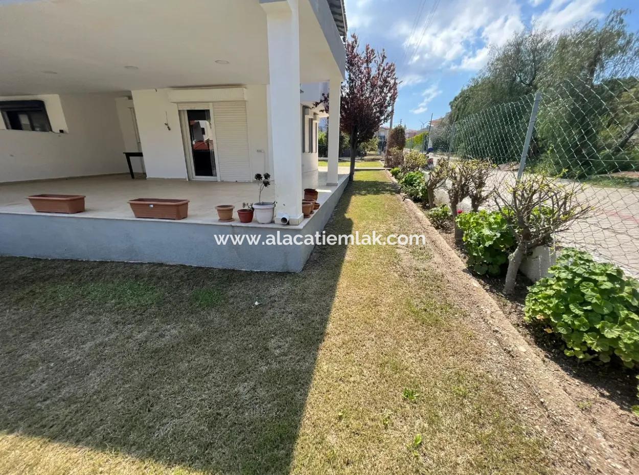 Çeşme Boyalıkta Denize Yürüme Mesafesinde Sezonluk Kiralık Villa