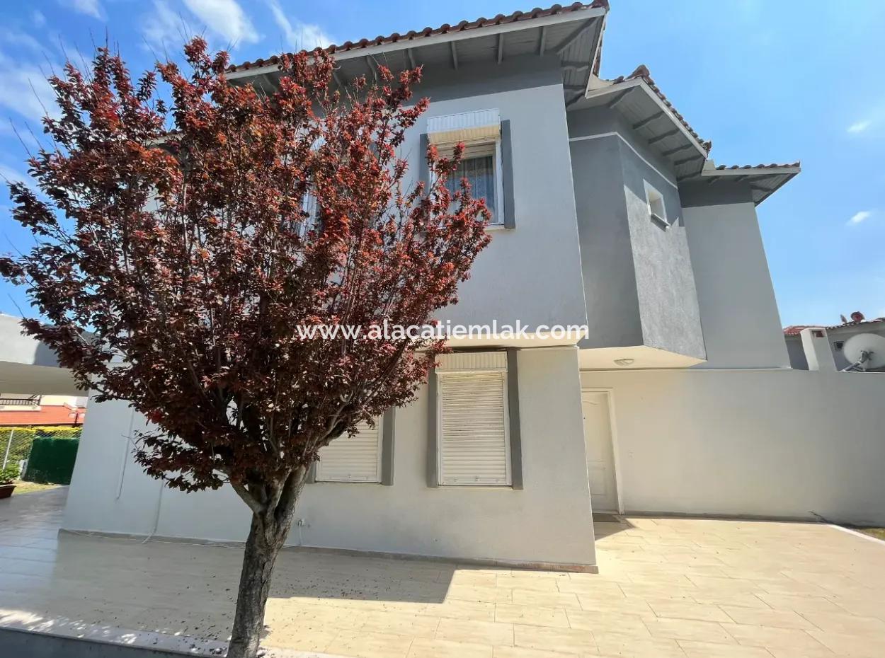 Çeşme Boyalıkta Denize Yürüme Mesafesinde Sezonluk Kiralık Villa