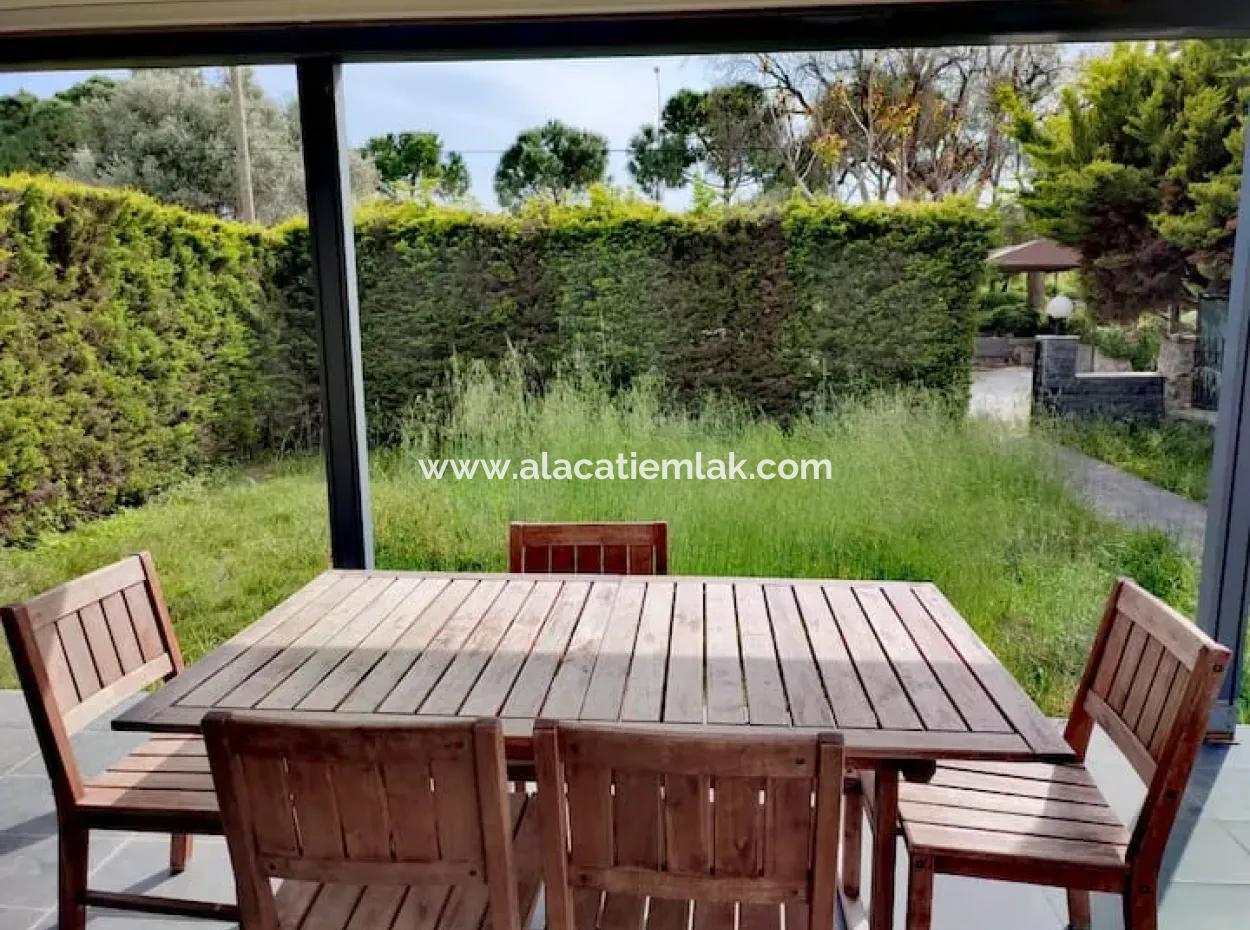 Çeşme Ilıca Oteller Bölgesinde Sezonluk Kiralık Villa