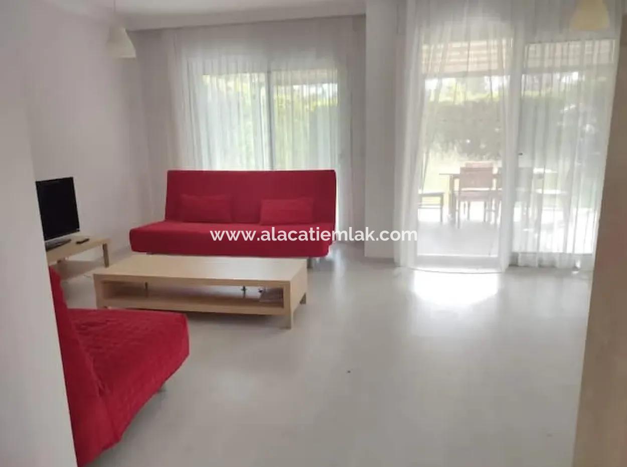 Çeşme Ilıca Oteller Bölgesinde Sezonluk Kiralık Villa