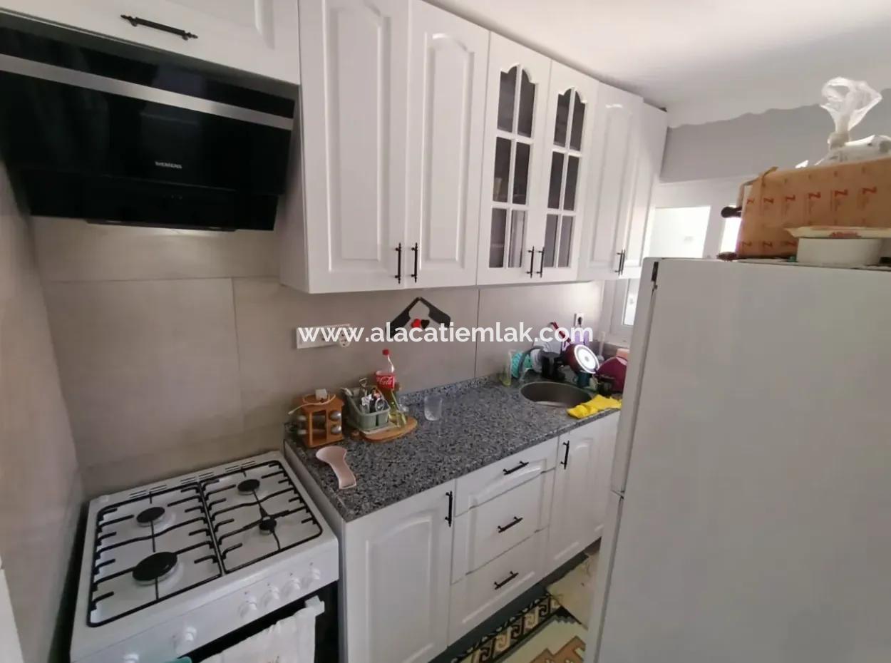 Çeşme'de Satılık 2+1 Ve Teraslı 1+1 Daire