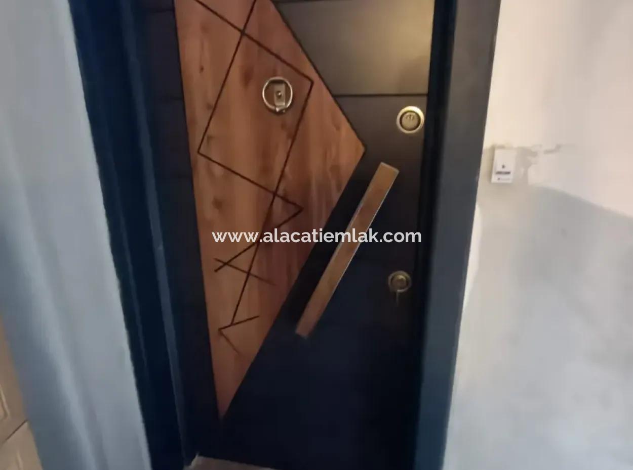 Çeşme'de Satılık 2+1 Ve Teraslı 1+1 Daire