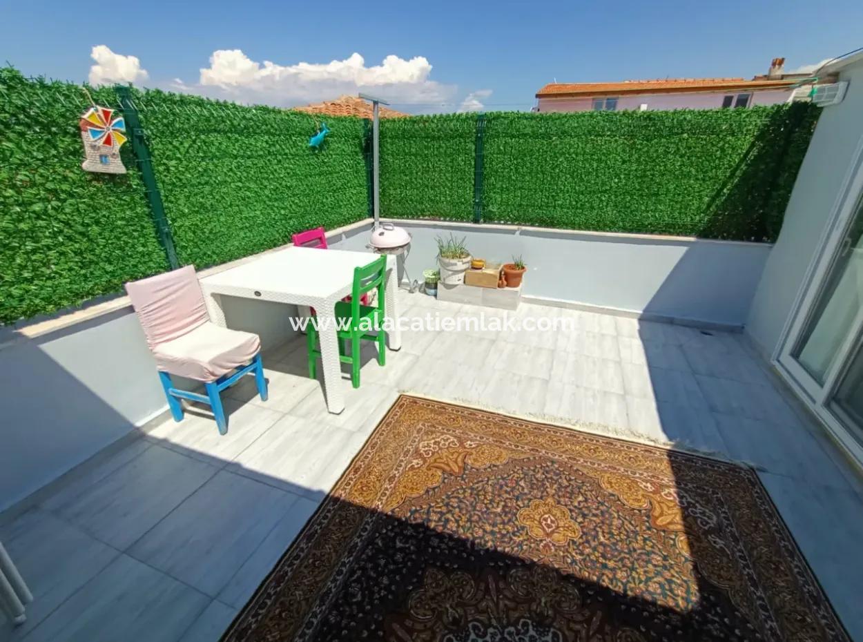 Çeşme'de Satılık 2+1 Ve Teraslı 1+1 Daire