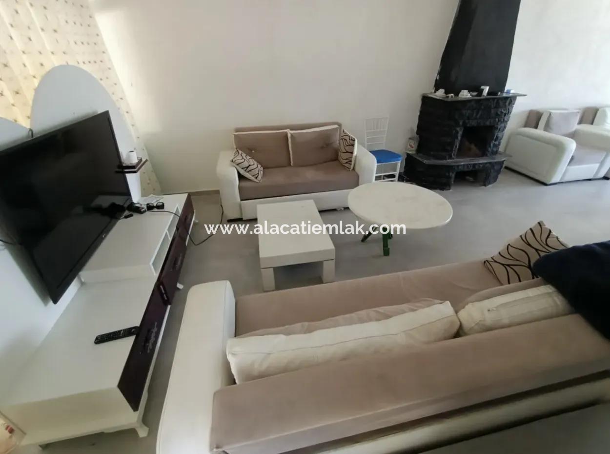 Çeşme Paşalimanı'nda Sezonluk Kiralık Ortak Havuzlu Villa