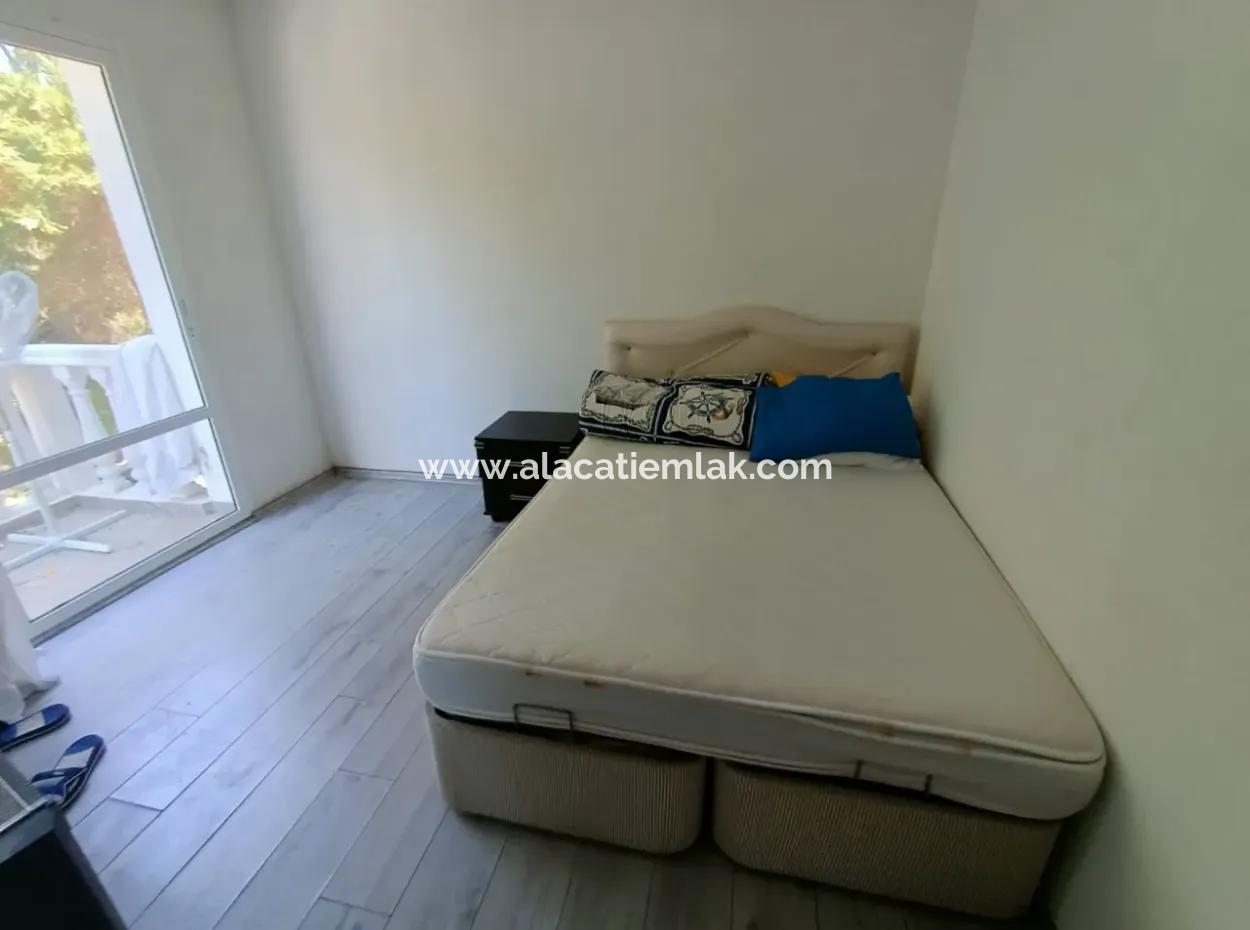 Çeşme Paşalimanı'nda Sezonluk Kiralık Ortak Havuzlu Villa