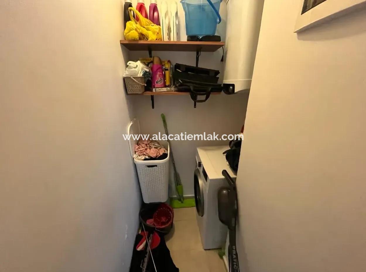 Çeşme Marinaya Yakın Geniş Bahçe Katı Sezonluk Kiralık 2+1 Daire