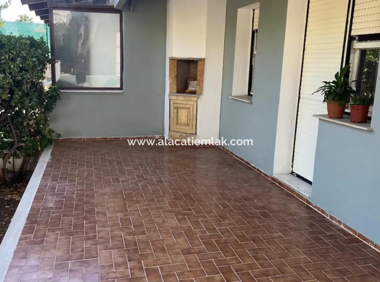 Çeşme Ilıca Altınyunusta Denize Çok Yakın Sezonluk Kiralık Villa