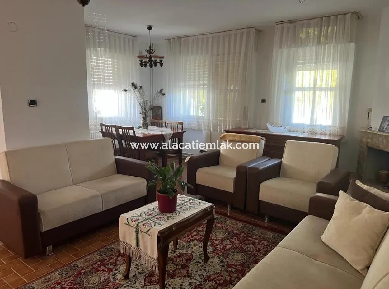 Çeşme Ilıca Altınyunusta Denize Çok Yakın Sezonluk Kiralık Villa