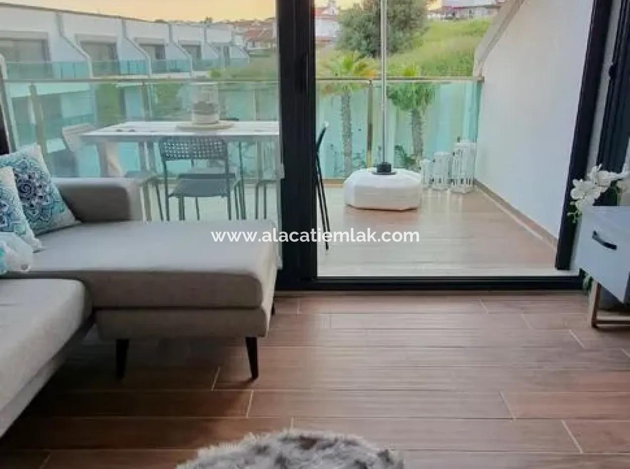 Çeşme Dalyan'da Ağustos Ayı Kiralık Havuzlu 1+1 Residence Daire