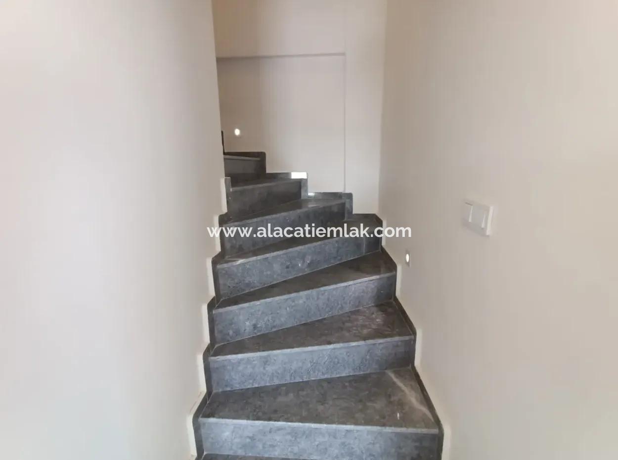 Çeşme Şifne'de Müstakil Havuzlu 4+1 Sıfır Lüx Villa