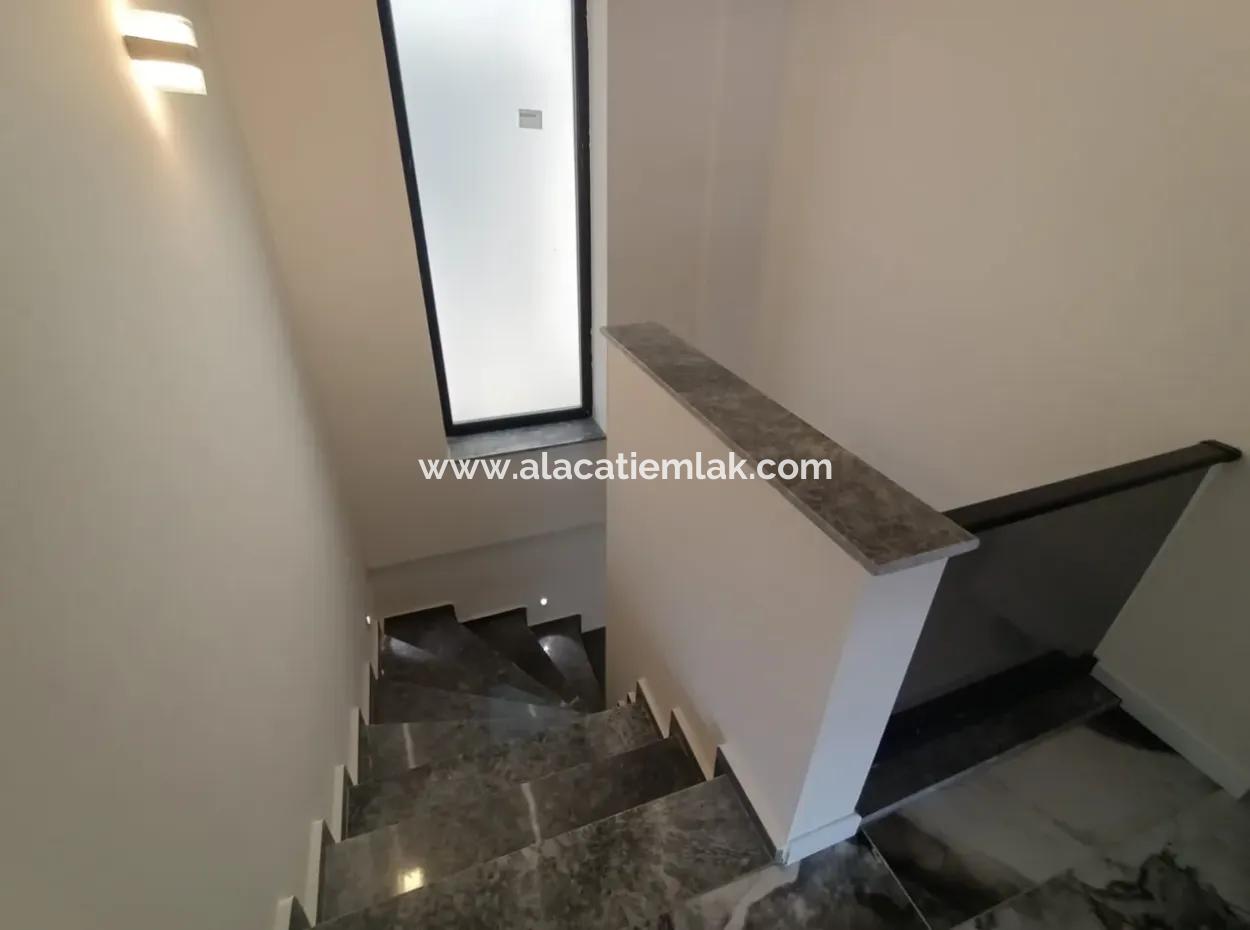 Çeşme Şifne'de Müstakil Havuzlu 4+1 Sıfır Lüx Villa