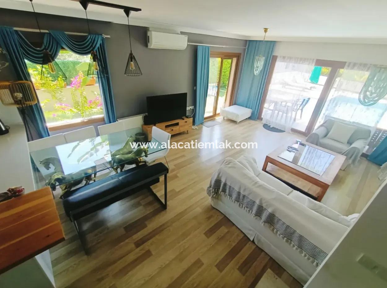 Çeşme'de Müstakil Havuzlu Aylık Kiralık Lüks Villa