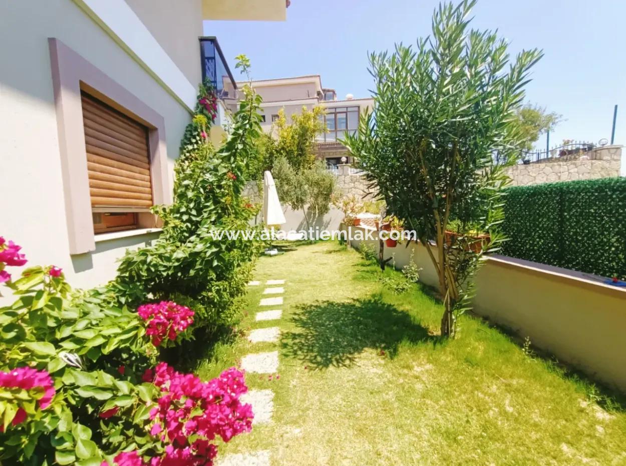Çeşme'de Müstakil Havuzlu Aylık Kiralık Lüks Villa
