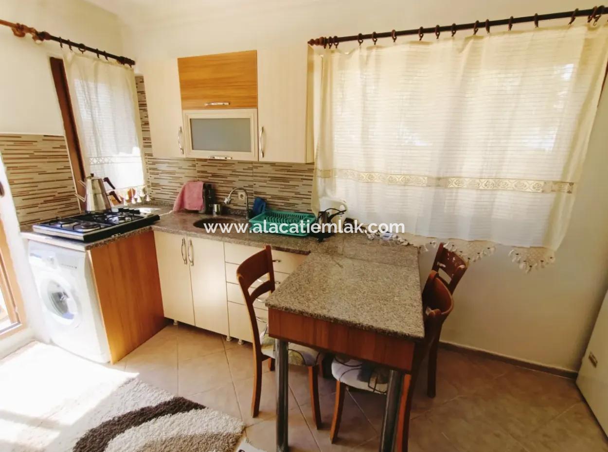 Çeşme Merkez'de Sezonluk Kiralık Geniş 2+1 Bahçe Katı Daire