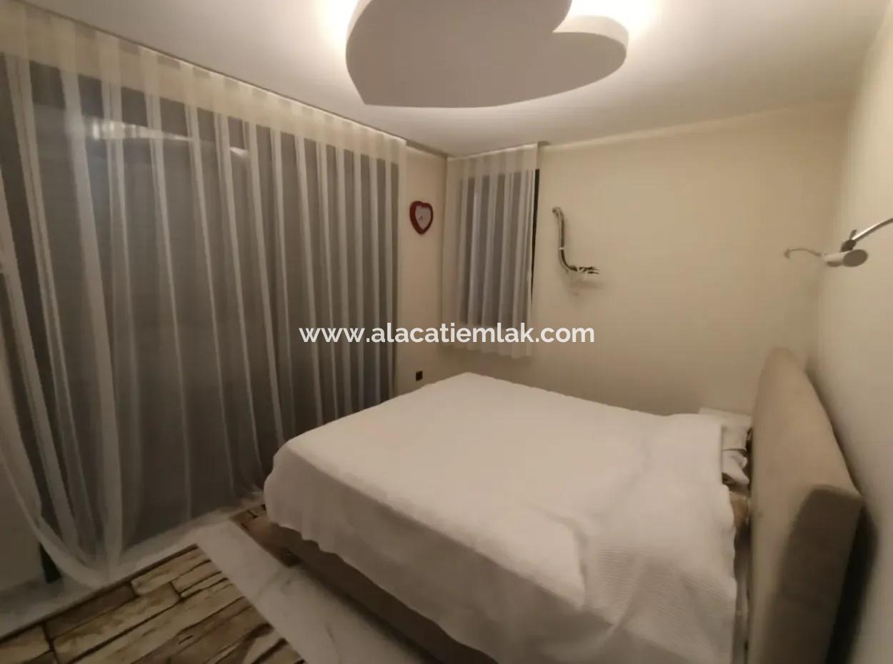 Çeşme'de Satılık Müstakil Havuzlu 6+2 2 Adet İkiz Villa