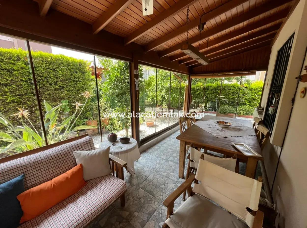 Çeşme Alaçatı Çamlık Markete Yakın 3+1 Satılık Dublex Villa