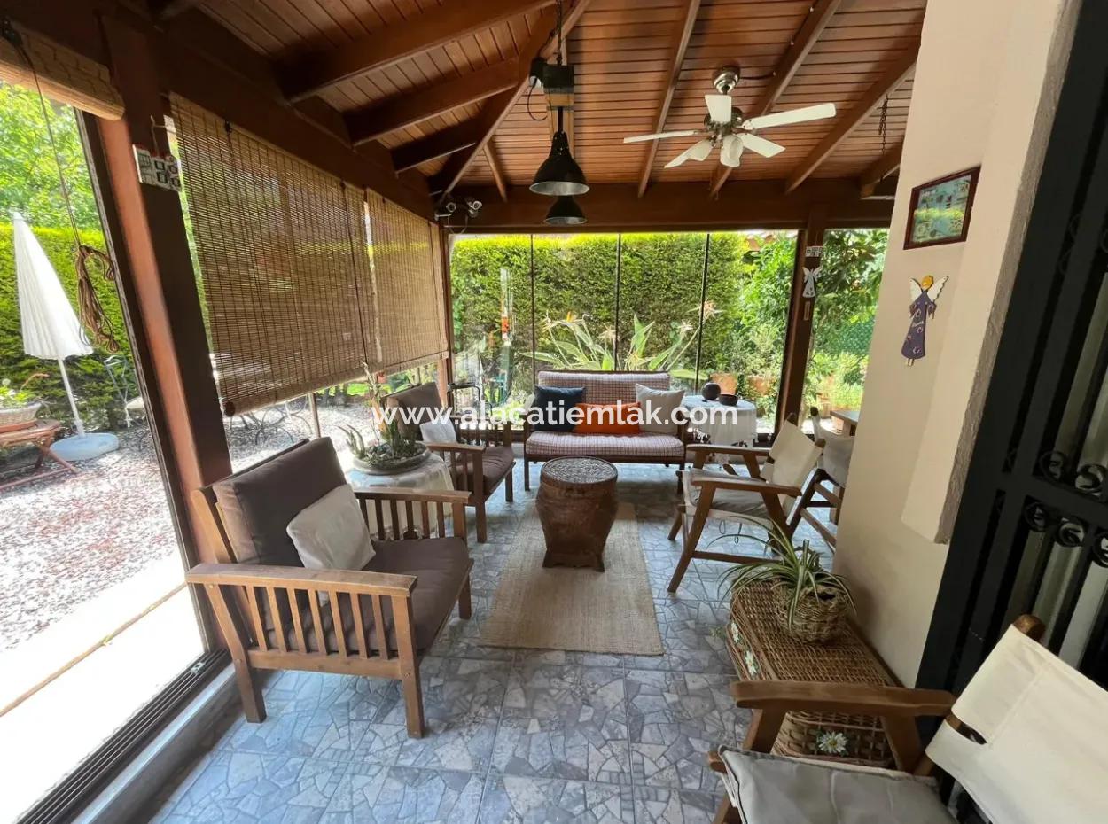 Çeşme Alaçatı Çamlık Markete Yakın 3+1 Satılık Dublex Villa