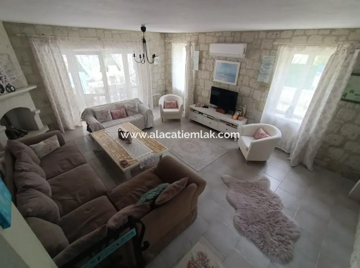 Çeşme Ayayorgiye Yakın Aylık Kiralık Müstakil Havuzlu 3+1 Villa