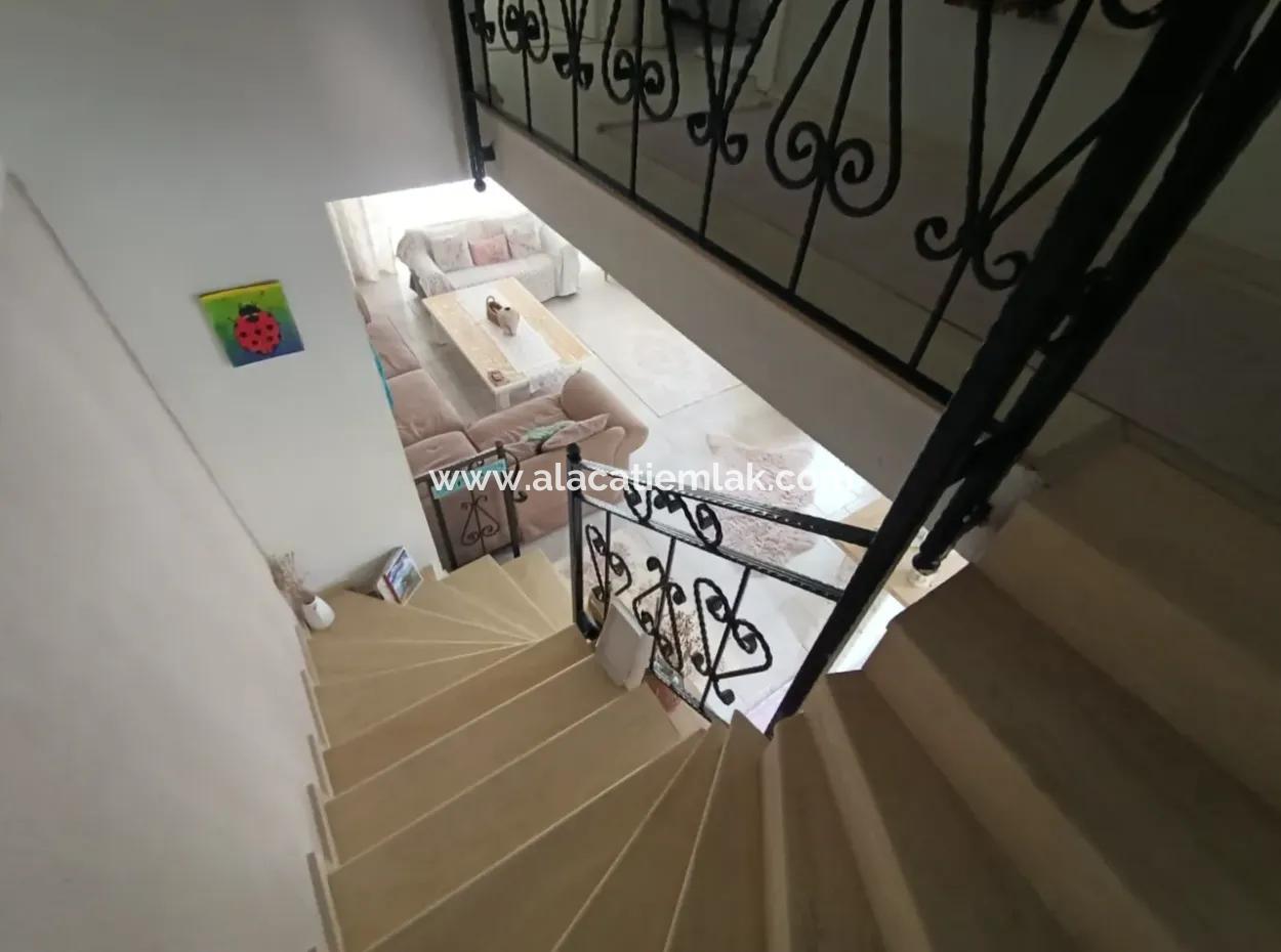 Çeşme Ayayorgiye Yakın Aylık Kiralık Müstakil Havuzlu 3+1 Villa