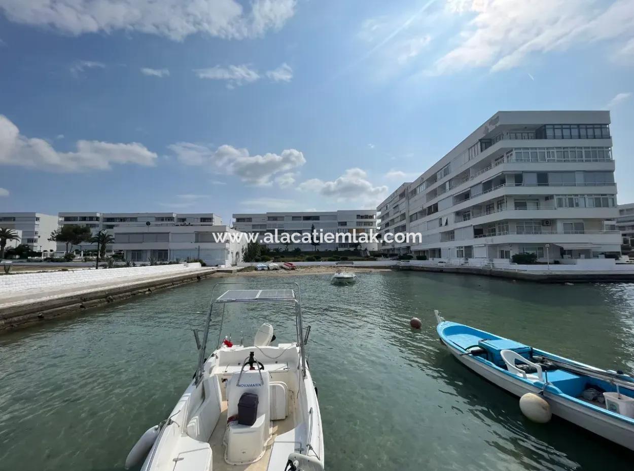 Çeşme Ilıca Ege Çeşme Sitesinde Denize Sıfır Satılık 2+1 Daire