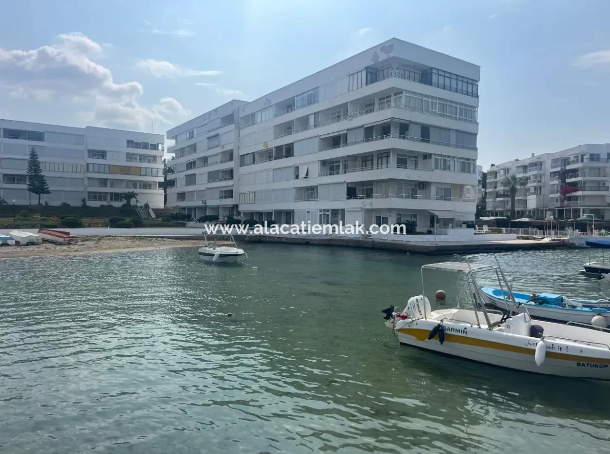 Çeşme Ilıca Ege Çeşme Sitesinde Denize Sıfır Satılık 2+1 Daire