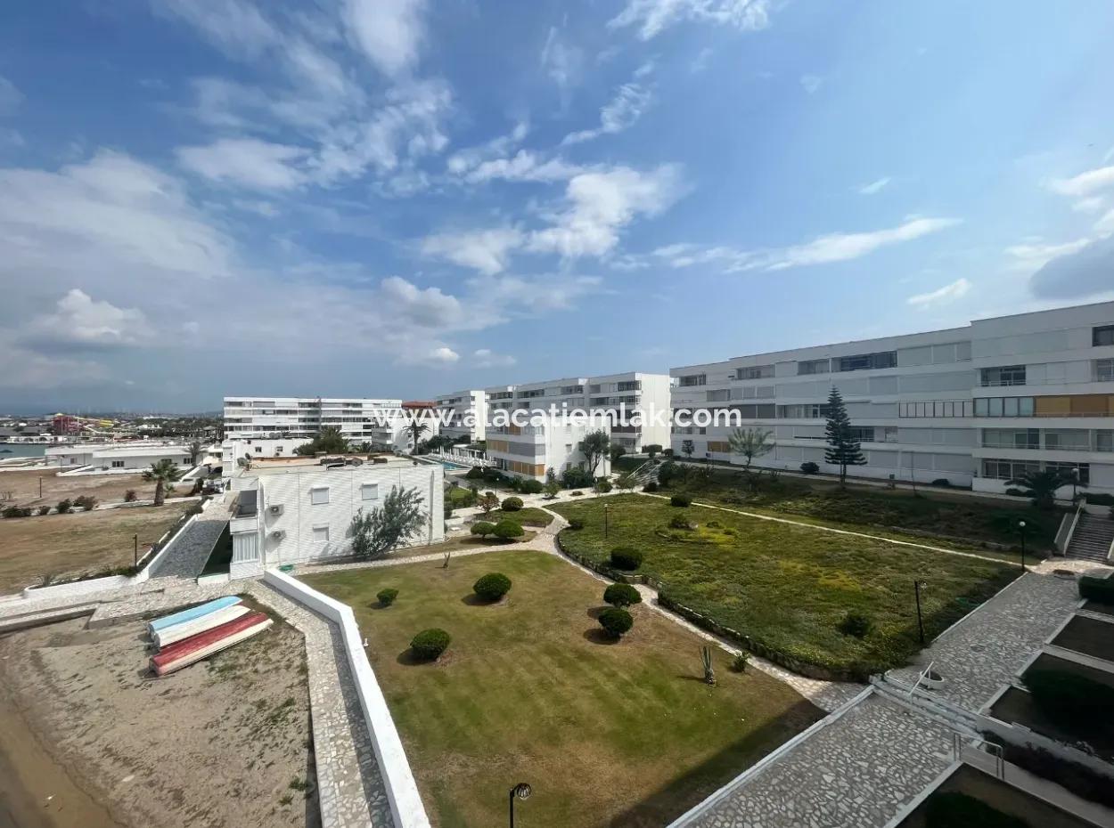 Çeşme Ilıca Ege Çeşme Sitesinde Denize Sıfır Satılık 2+1 Daire