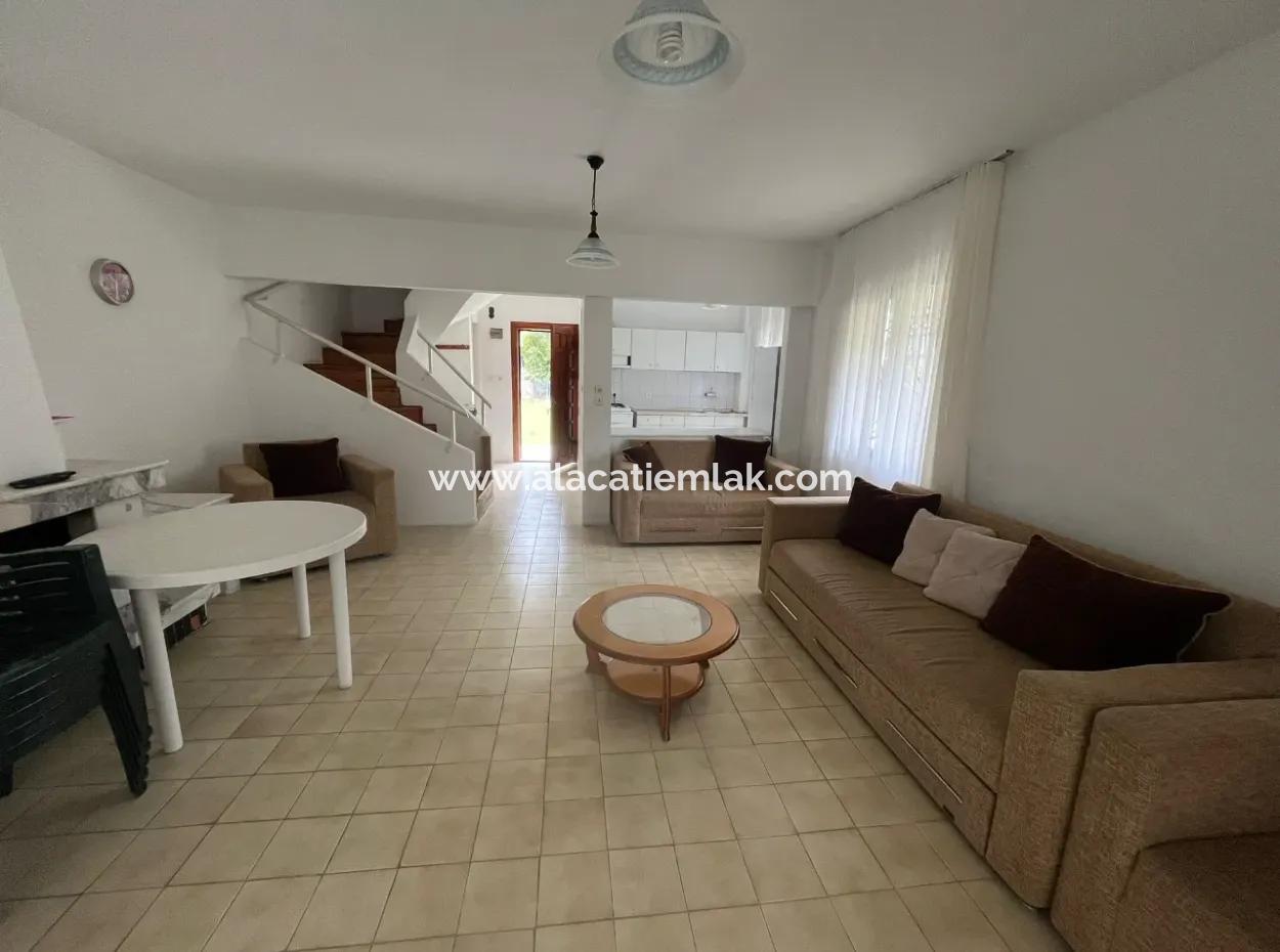 Çeşme Ilıca'da Denize 200 M. Sezonluk Kiralık 3+1 Villa