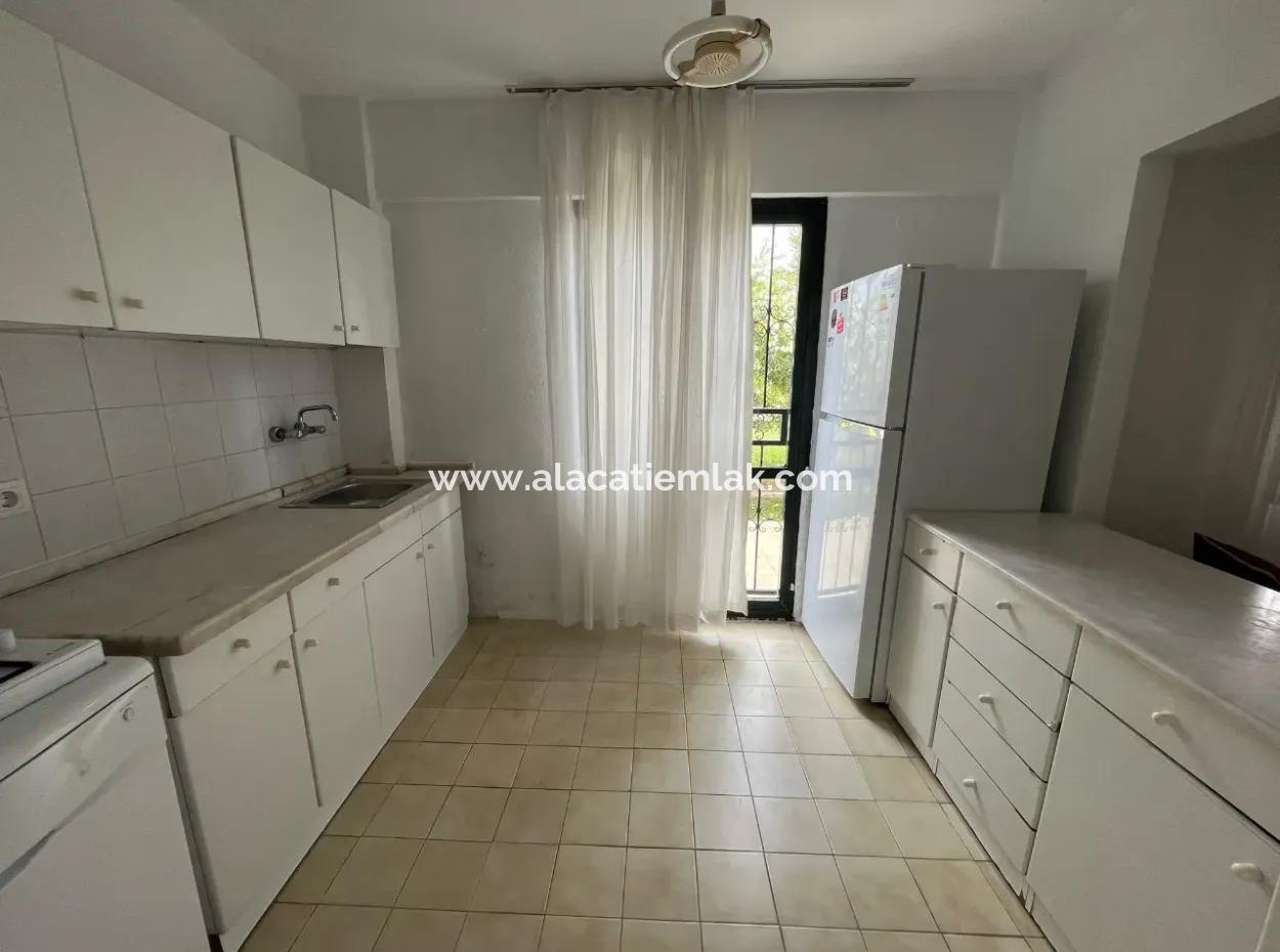 Çeşme Ilıca'da Denize 200 M. Sezonluk Kiralık 3+1 Villa