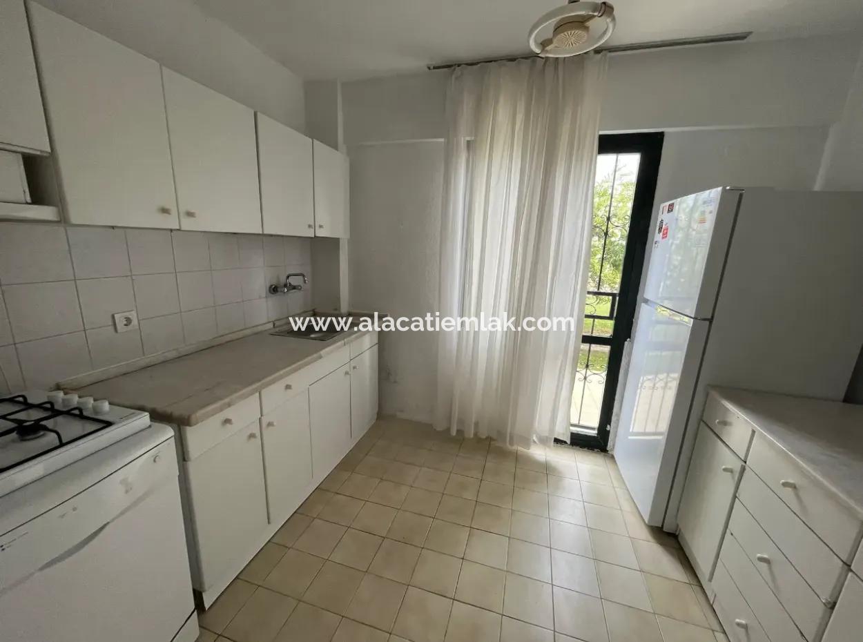 Çeşme Ilıca'da Denize 200 M. Sezonluk Kiralık 3+1 Villa