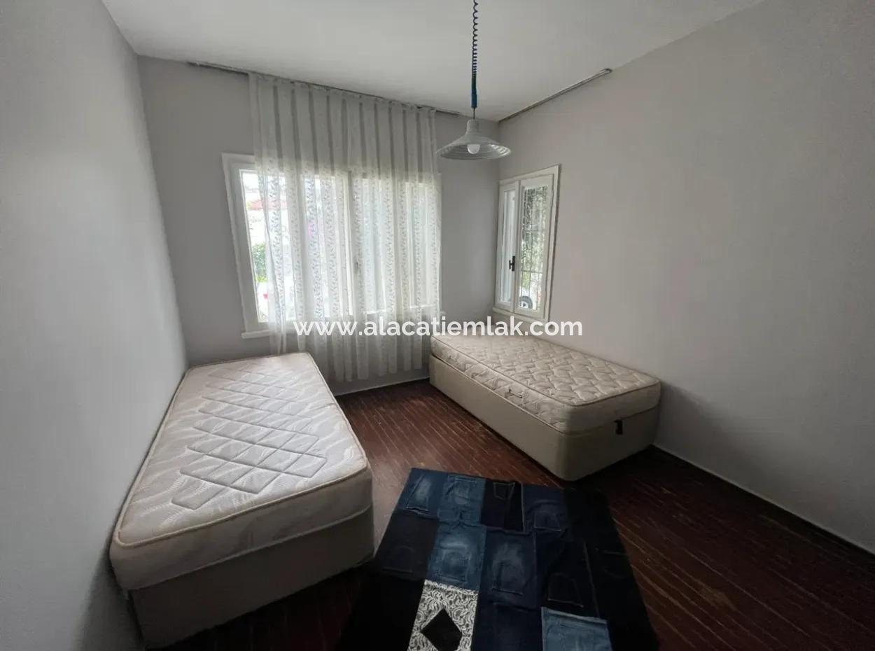 Çeşme Ilıca'da Denize Sıfır Sezonluk Kiralık Müstakil Ev