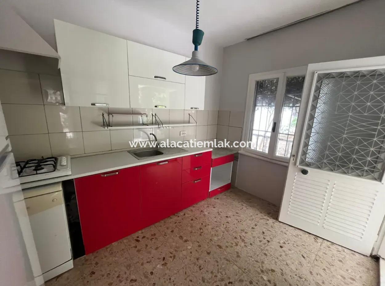 Çeşme Ilıca'da Denize Sıfır Sezonluk Kiralık Müstakil Ev