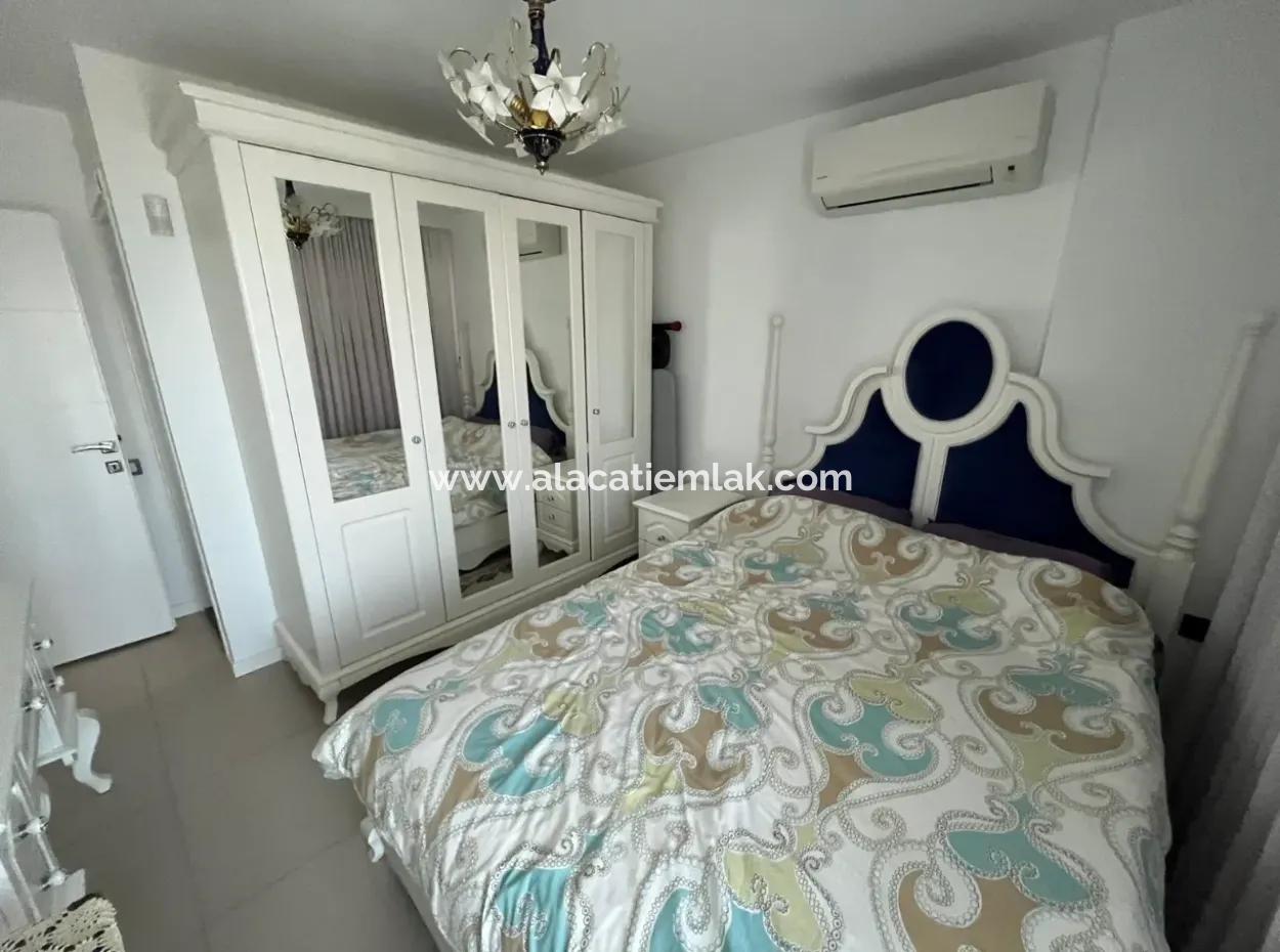 Çeşme Boyalık Sırtlarında Yıllık Kiralık 4+2 Müstakil Villa