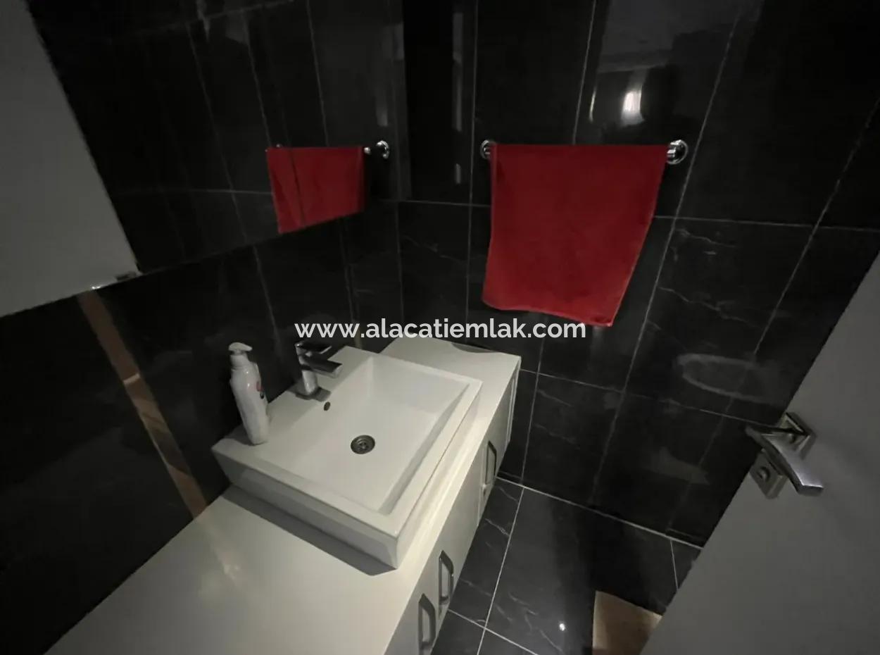 Çeşme Boyalık Sırtlarında Yıllık Kiralık 4+2 Müstakil Villa