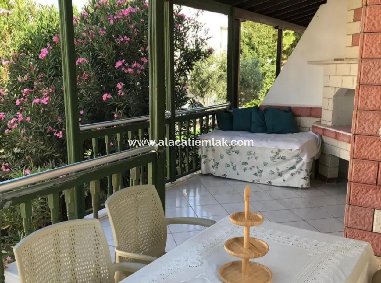 Çeşme Altınkumda Denize Sıfır Sitede Sezonluk Kiralık 4+1 Yazlık