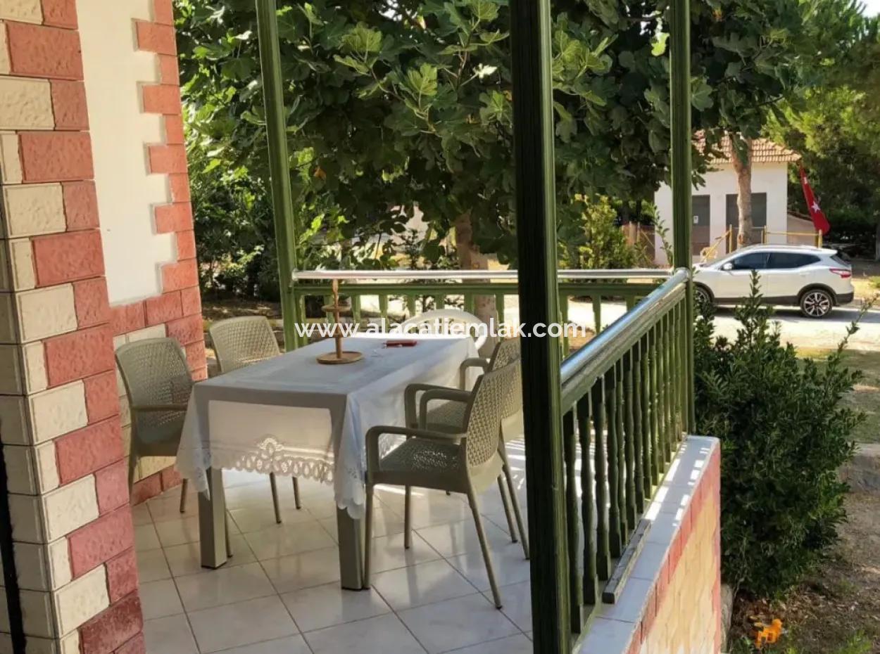 Çeşme Altınkumda Denize Sıfır Sitede Sezonluk Kiralık 4+1 Yazlık
