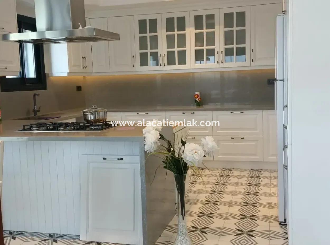 Çeşme Ovacıkta Satılık 6+2 Luxruy Modern Havuzlu Müstakil Villa