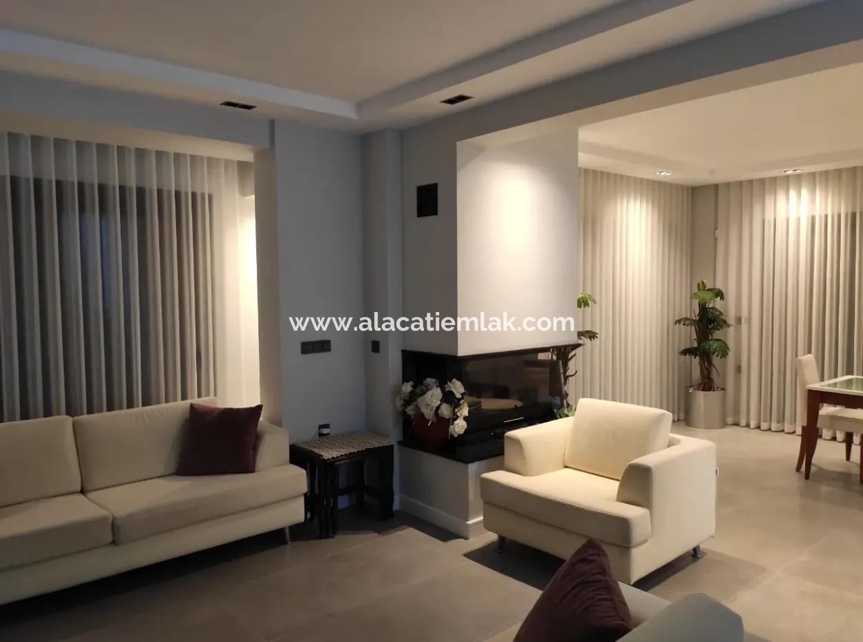 Çeşme Ovacıkta Satılık 6+2 Luxruy Modern Havuzlu Müstakil Villa