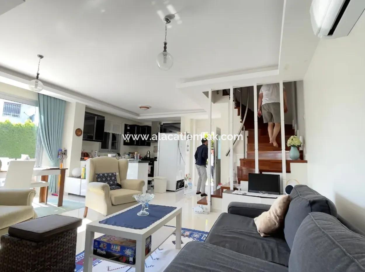 Çeşme Ilıca'da Müstakil Havuzlu Satılık Villa