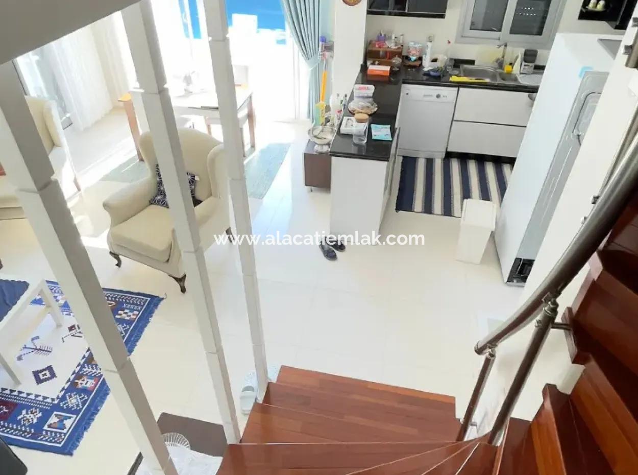 Çeşme Ilıca'da Müstakil Havuzlu Satılık Villa