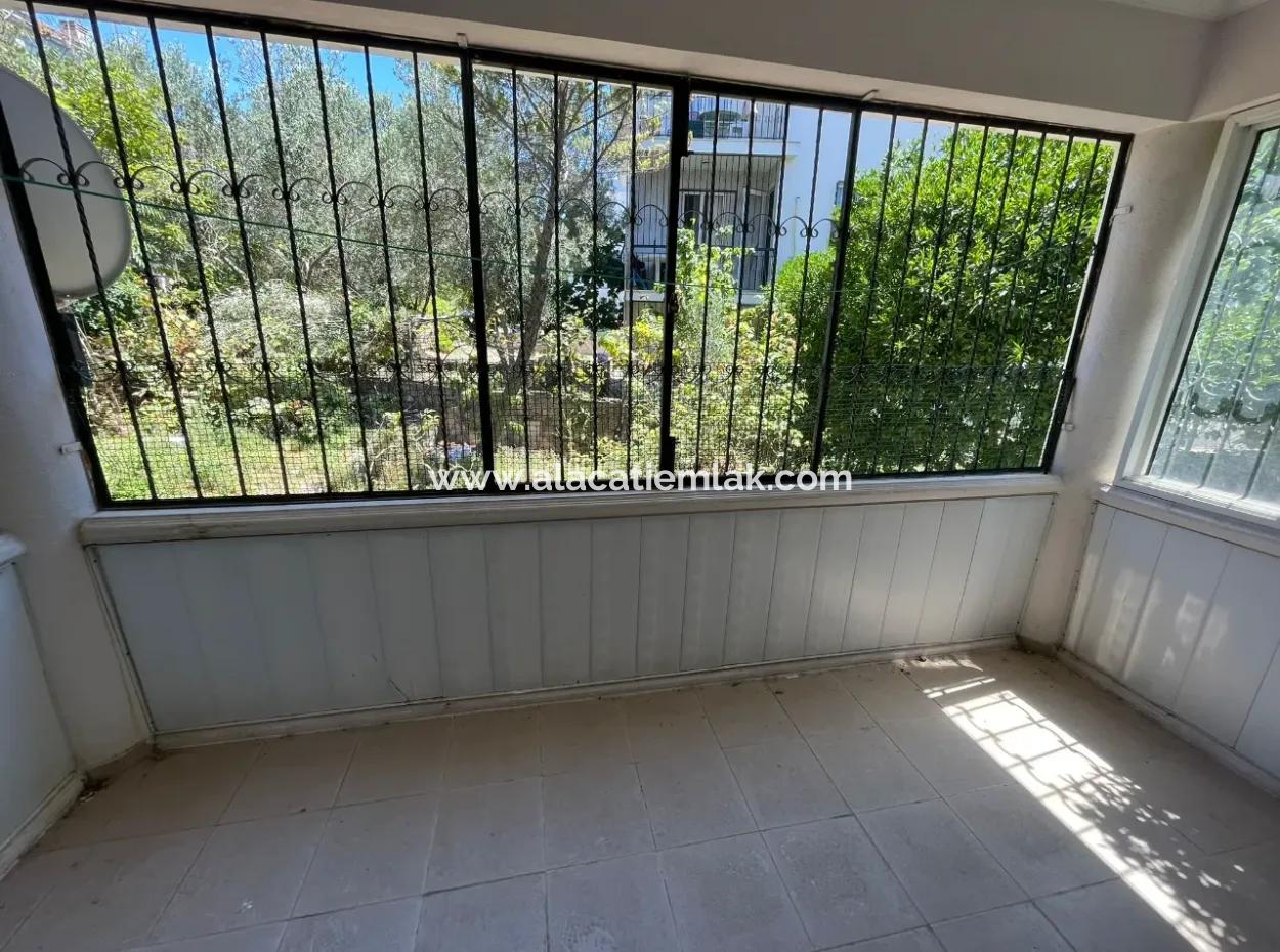 Çeşme Marinaya Yakın Satılık 2+1 Bahçe Katı Daire