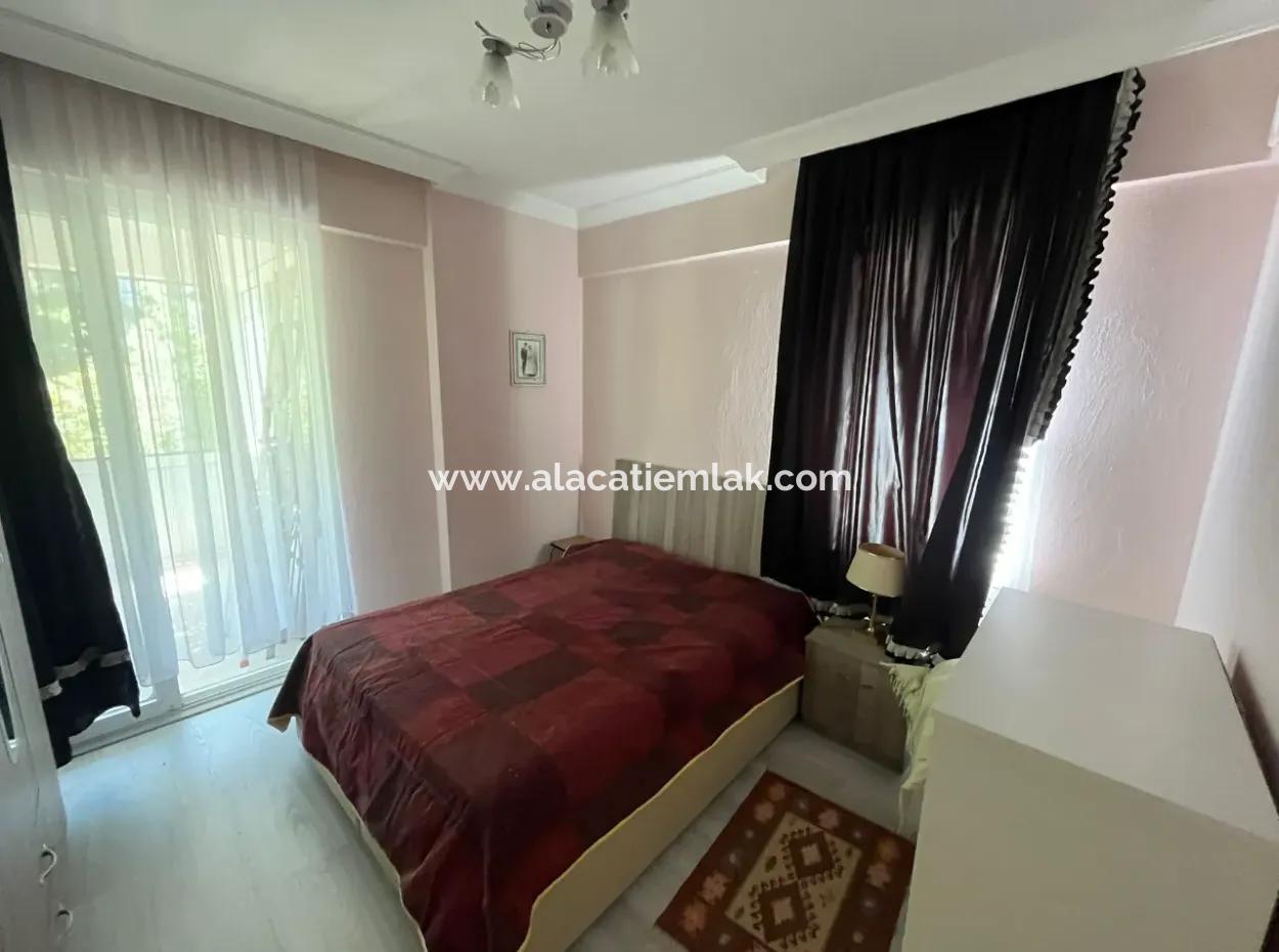 Çeşme Marinaya Yakın Satılık 2+1 Bahçe Katı Daire