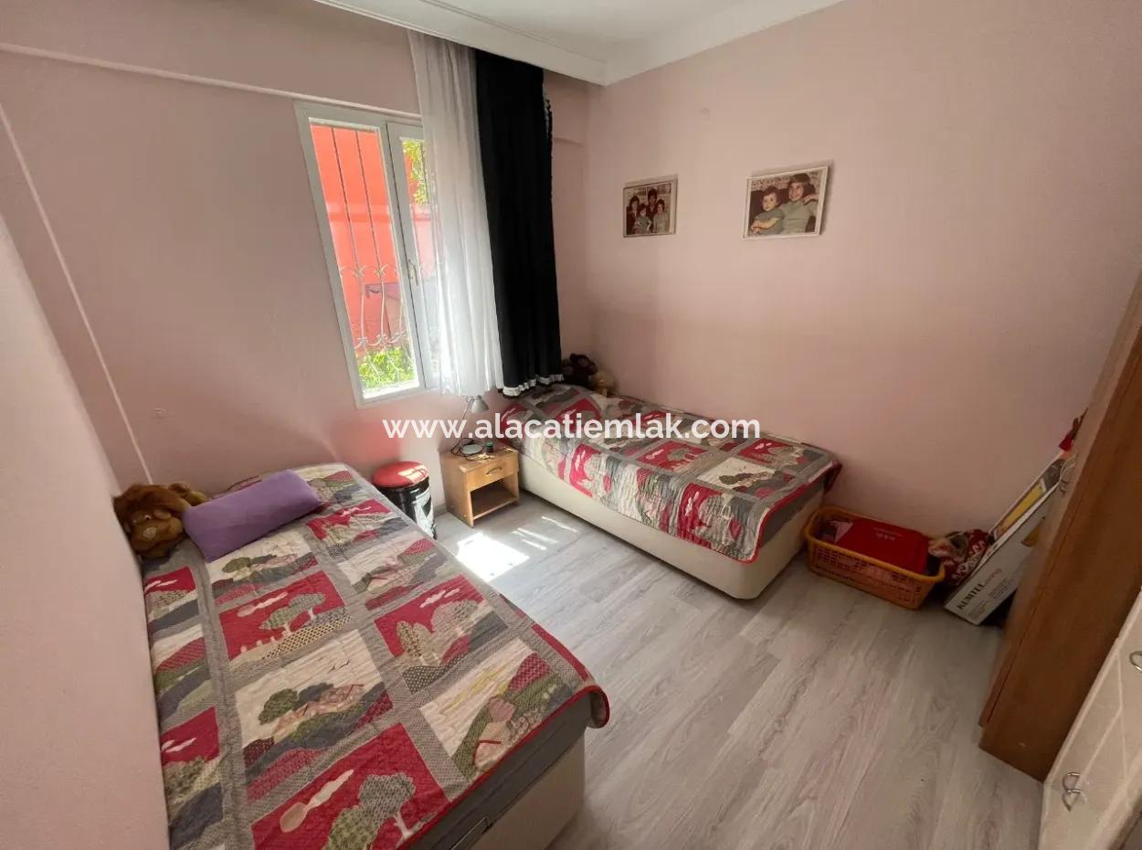 Çeşme Marinaya Yakın Satılık 2+1 Bahçe Katı Daire