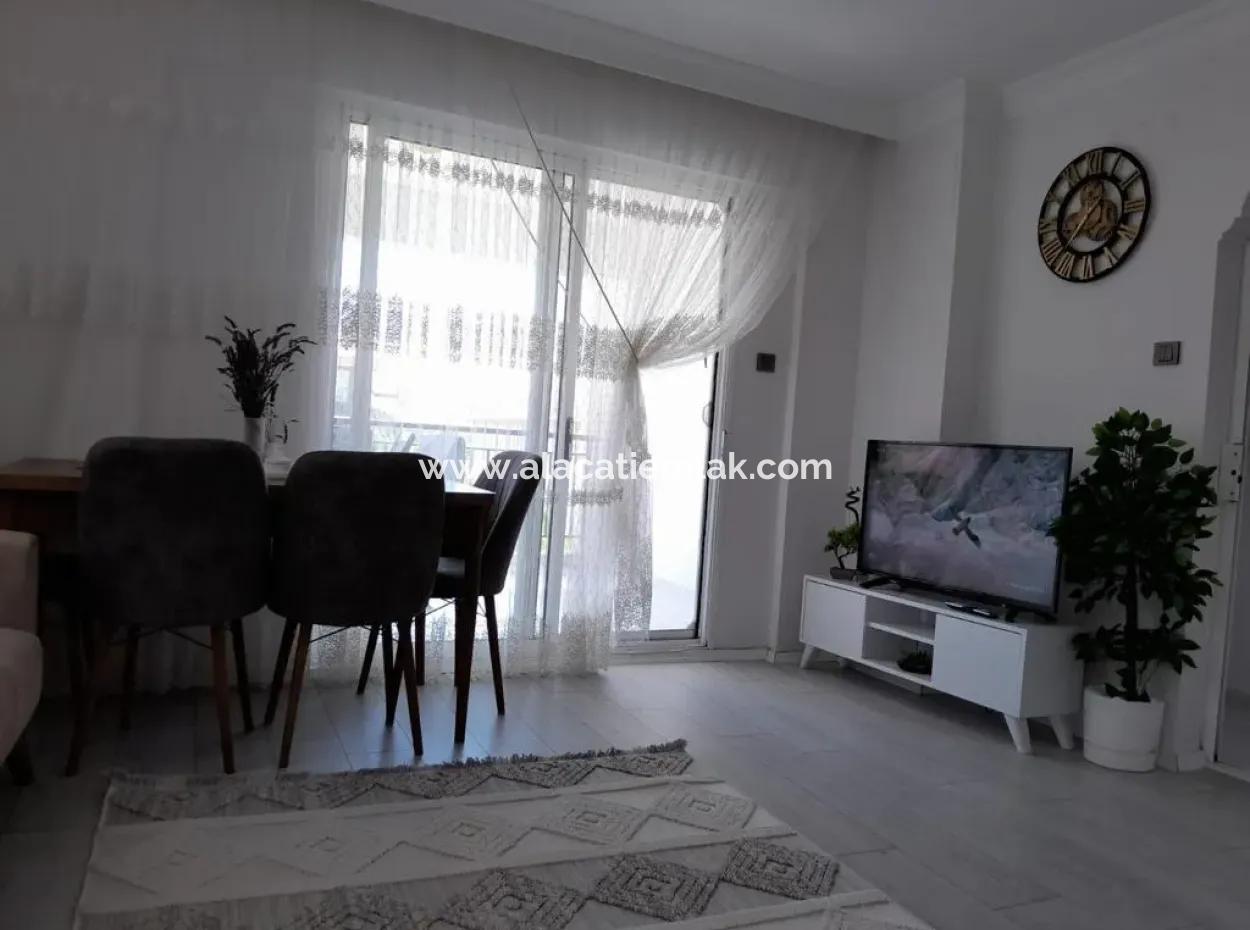 Çeşme Merkezde Ağustos Ayı İçin Kiralık 2+1 Daire