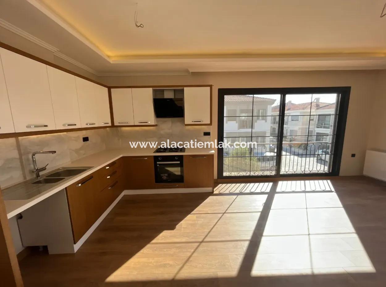 Çeşme Çiftlikköy'de Satılık Sıfır Barbekülü 3+1 Daire