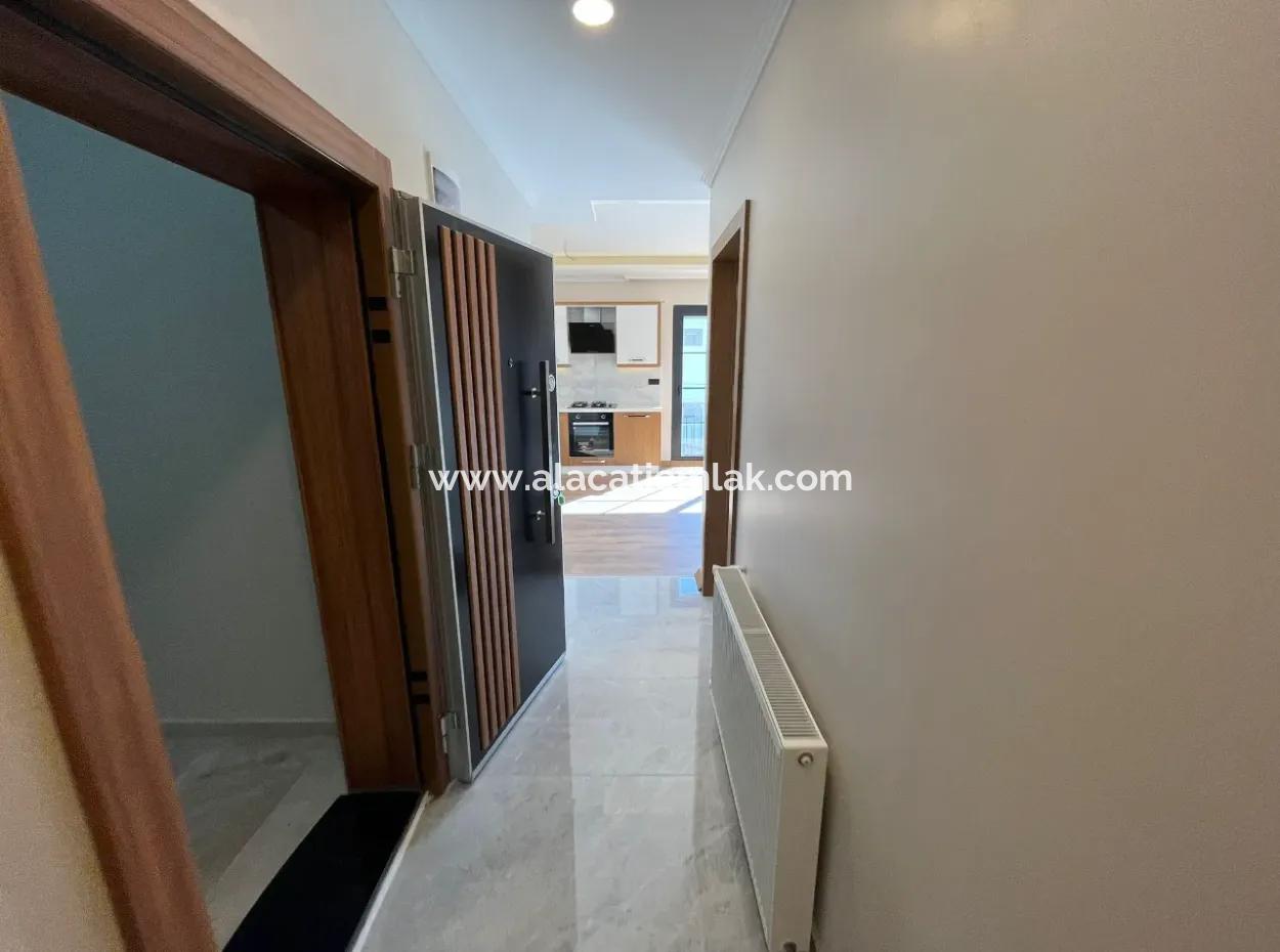 Çeşme Çiftlikköy'de Satılık Sıfır Barbekülü 3+1 Daire