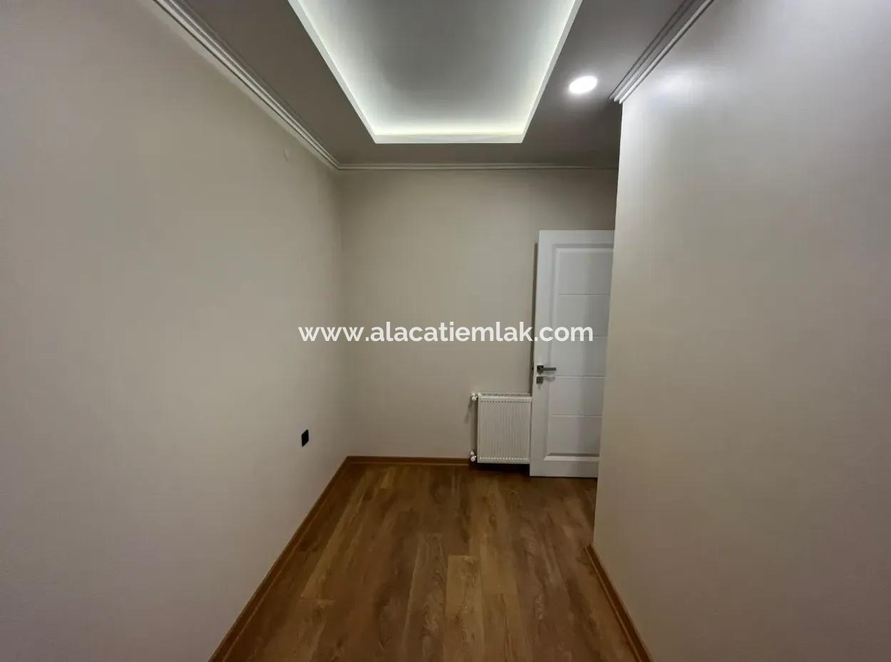 Çeşme Çiftlikköy'de Satılık Sıfır Barbekülü 3+1 Daire